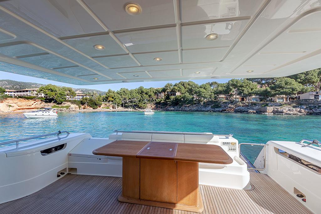 2005 FERRETTI YACHTS 731 